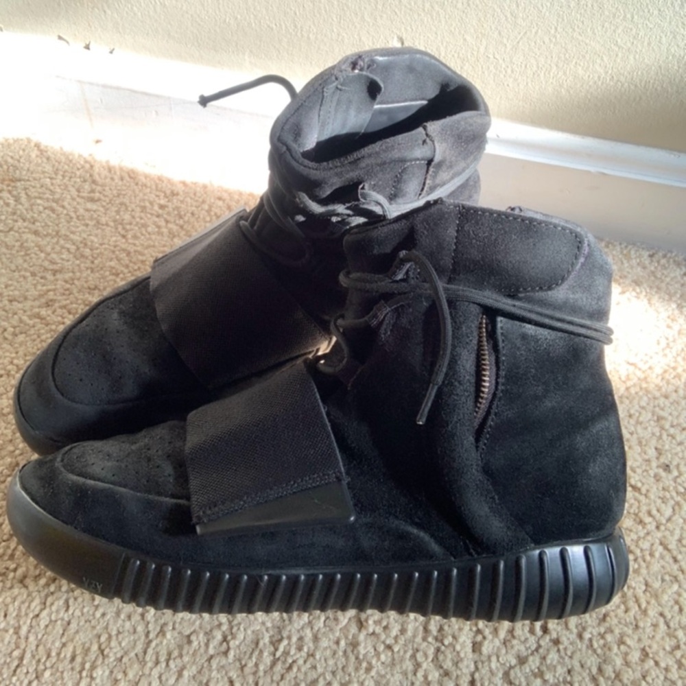 Yezzy 750 “Triple Black”